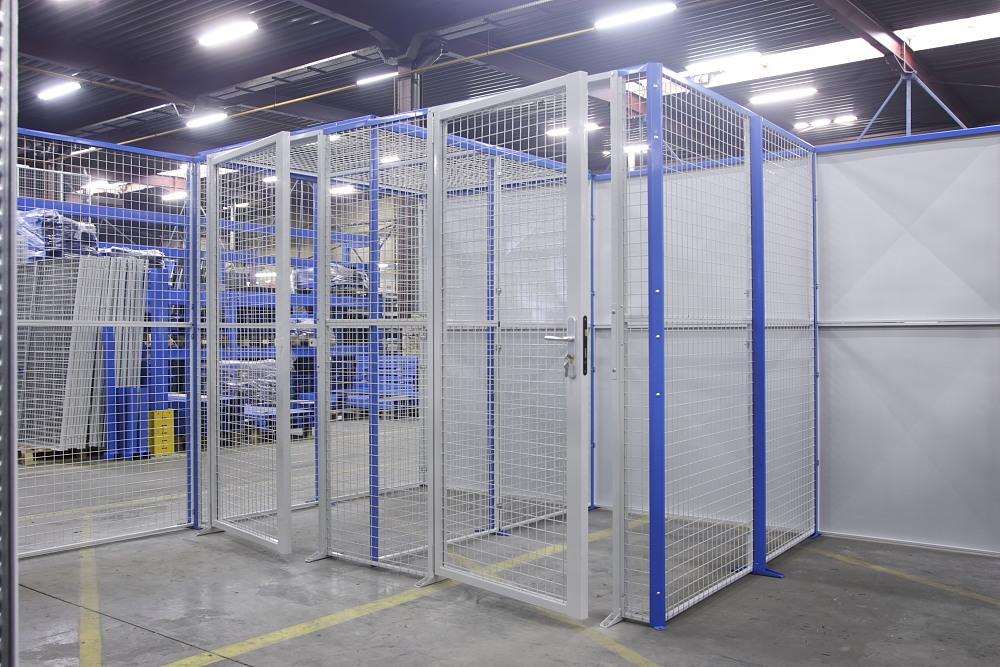 Fixation des panneaux grillagés Flip sur poteaux avec bride M